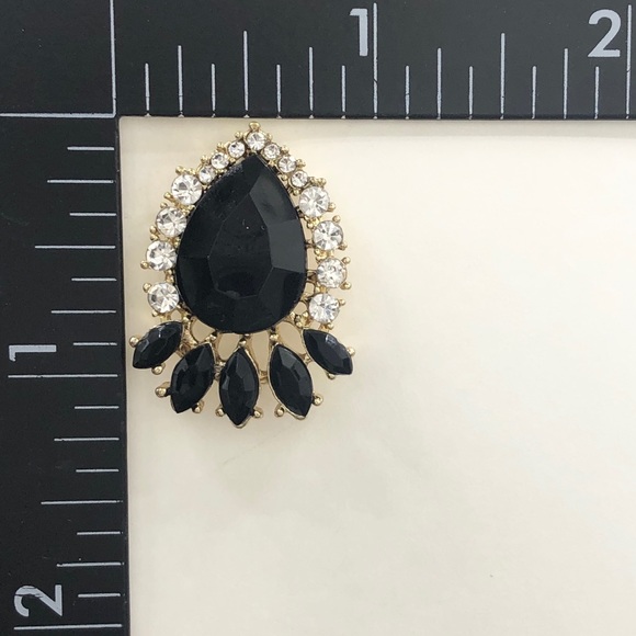 🌼 Large Teardrop Rhinestone Stud Earrings - Picture 3 of 3